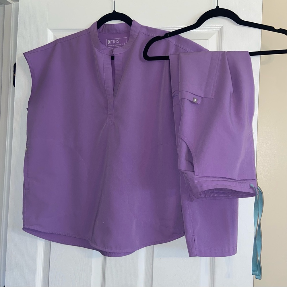 FIGS Purple Scrub Set